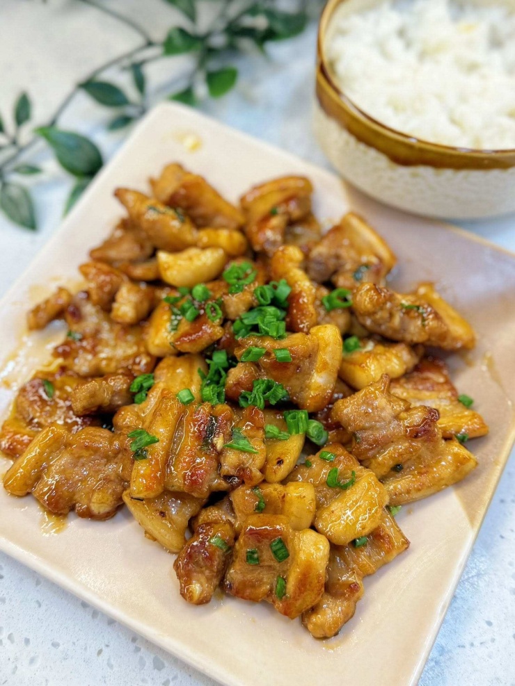 Miếng thịt mềm thơm thấm đều nước sốt sánh mịn