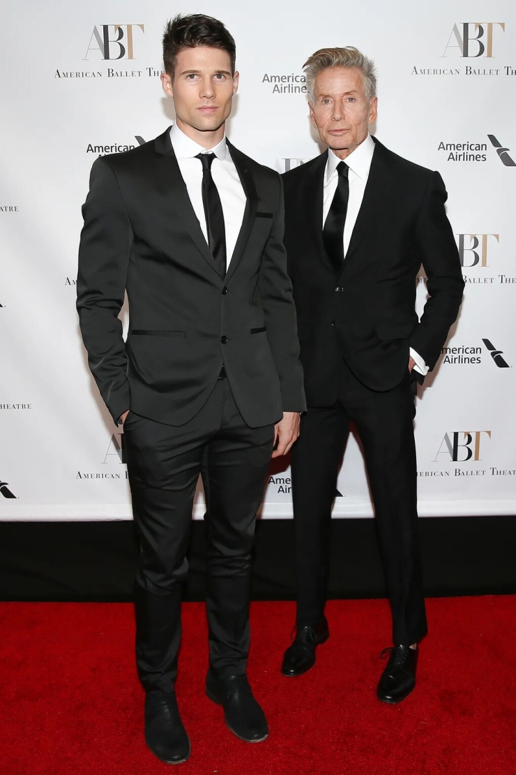 Kevin Baker và Calvin Klein tại sự kiện American Ballet Theatre Fall Gala ở New York, tháng 10/2016. Ảnh: BFA/ Vogue