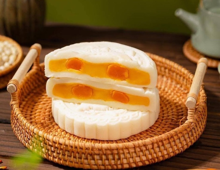 Bánh dẻo nhân trứng muối. Ảnh: Nguyễn Huyền&nbsp;