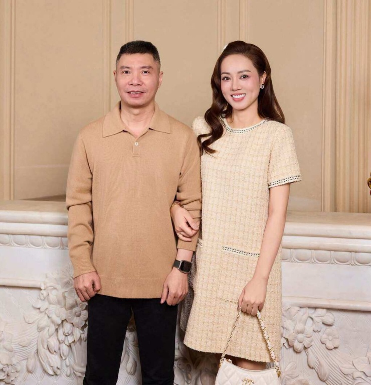Vợ chồng NSND Công Lý khi dự một sự kiện.