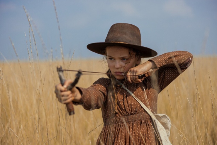 Nhân vật chính Laura, do Alice Halsey đóng. Ảnh: Netflix
