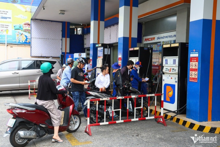 Xăng dầu hôm nay có giá mới. Ảnh: Thạch Thảo