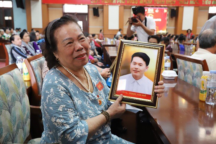 Xúc động giây phút 'trở về' của liệt sĩ qua di ảnh - 9