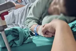 Bé trai lớp 6 phải mổ phanh cấp tốc vì bị nhét bút bi vào hậu môn