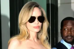 Thái độ của Angelina Jolie khi các con đồng loạt bỏ họ Brad Pitt