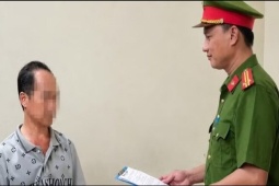 Khởi tố nghịch tử đánh cha 93 tuổi gãy 2 tay