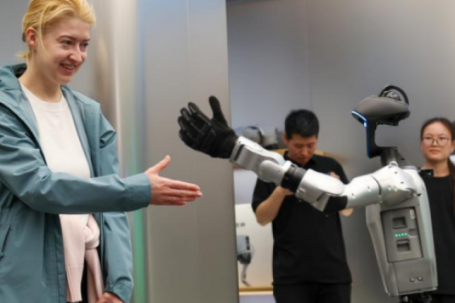 Từ robot đến taxi không người lái: Trung Quốc "hốt bạc" nhờ các tour du lịch công nghệ độc đáo chưa từng thấy
