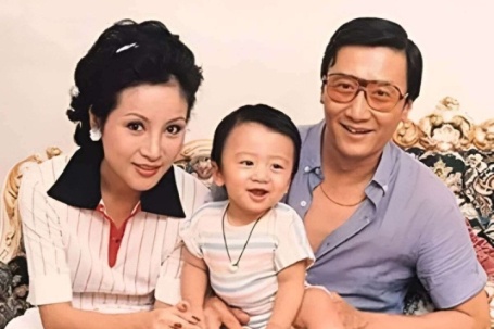 Đời trải hoa hồng của Tạ Đình Phong nhờ tiếng tăm bố mẹ