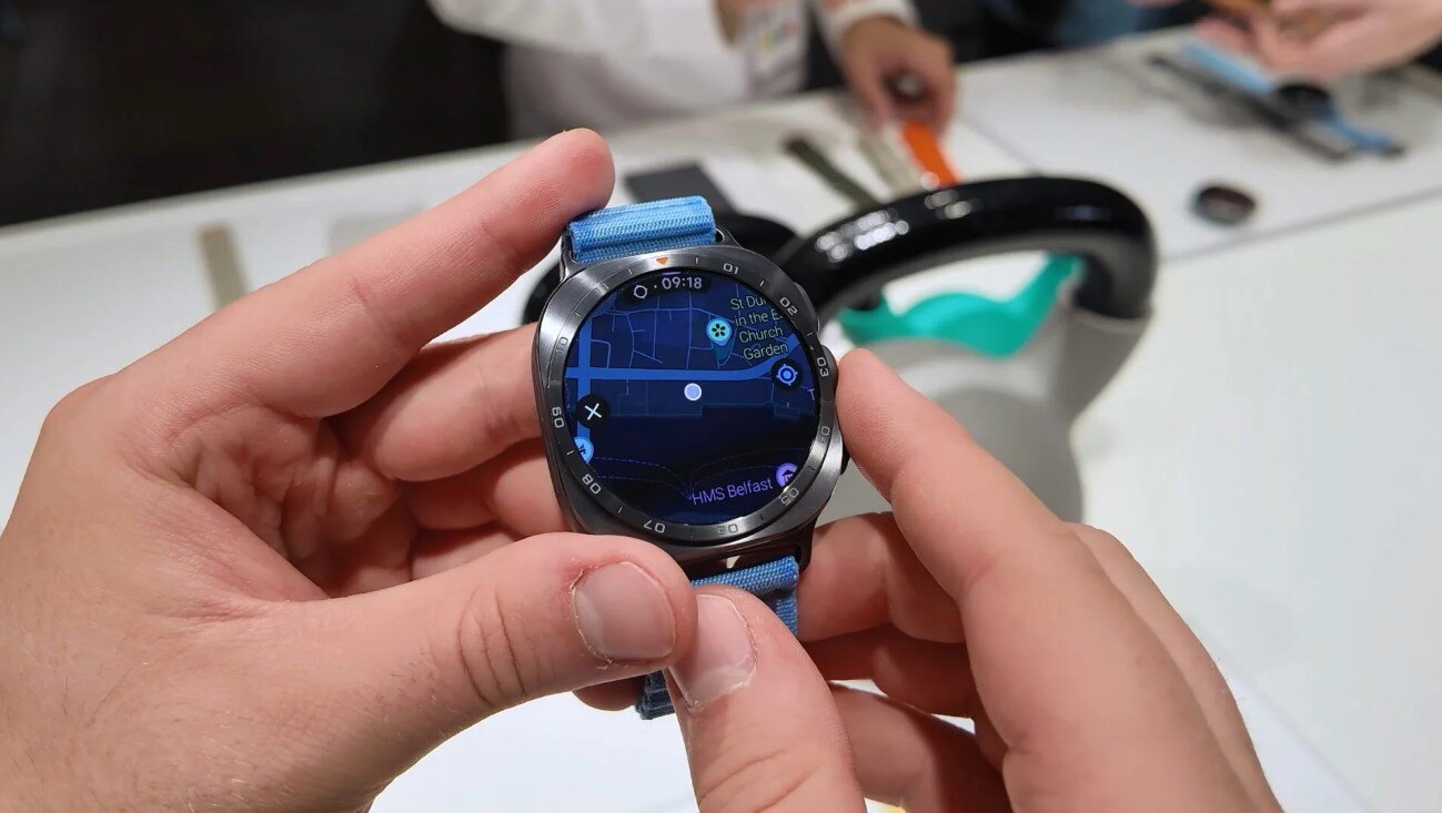 Trên tay Galaxy Watch Ultra 2: Siêu mỏng, siêu bền - 2