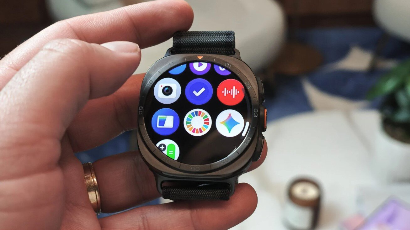 Trên tay Galaxy Watch Ultra 2: Siêu mỏng, siêu bền - 3