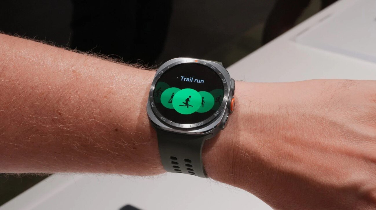 Trên tay Galaxy Watch Ultra 2: Siêu mỏng, siêu bền - 6