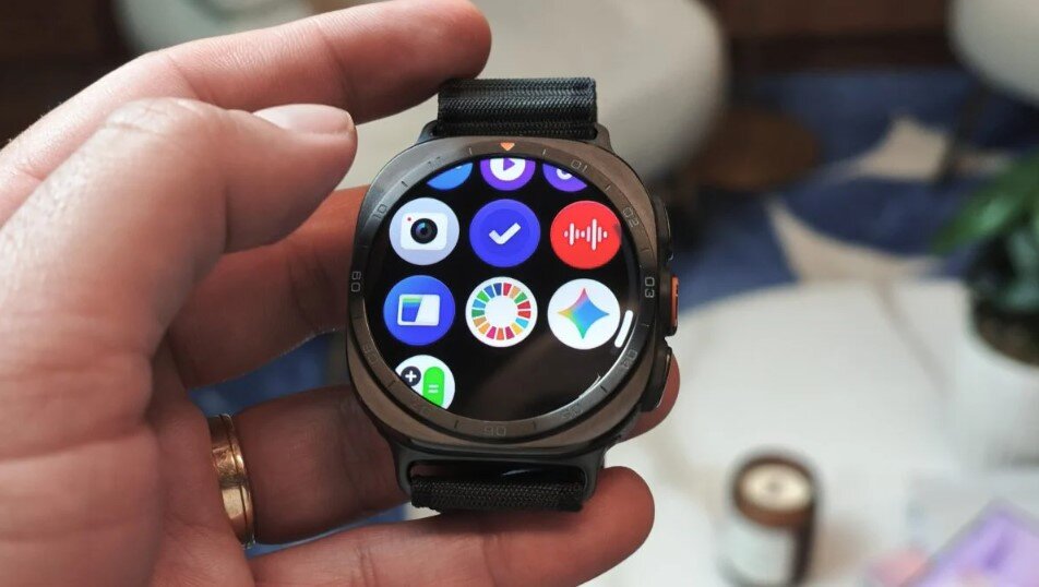 Trên tay Galaxy Watch Ultra 2: Siêu mỏng, siêu bền - 7