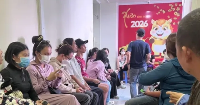 Ngược đời: Xếp hàng cả ngày không bán được vàng...