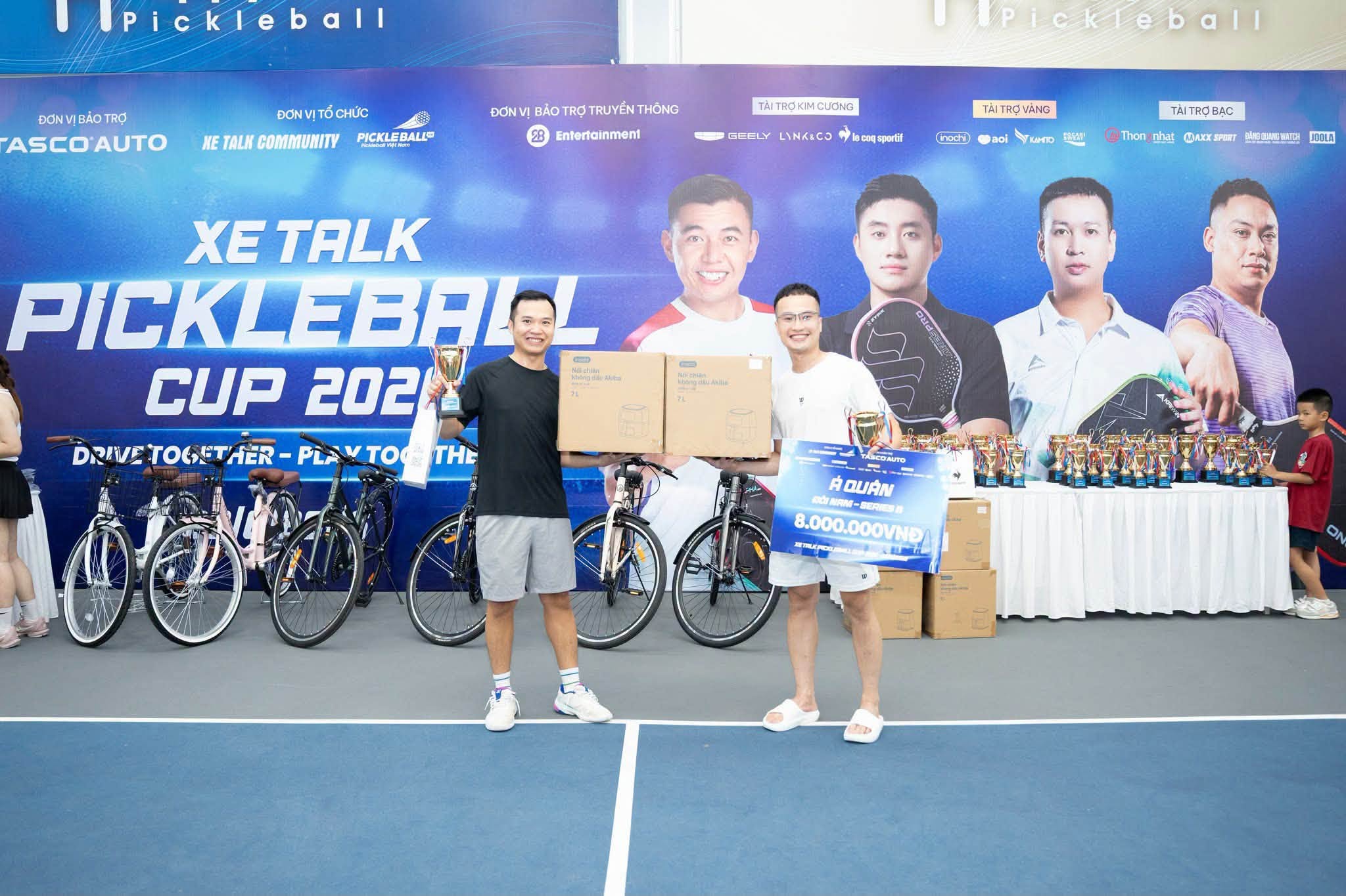 Anh Huy và cộng sự giành giải Á quân tại sự kiện Xe Talk Pickleball.