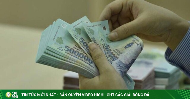 Vợ mua 2 tấm vé cào theo lời chồng, bất ngờ trúng số 13 tỷ đồng