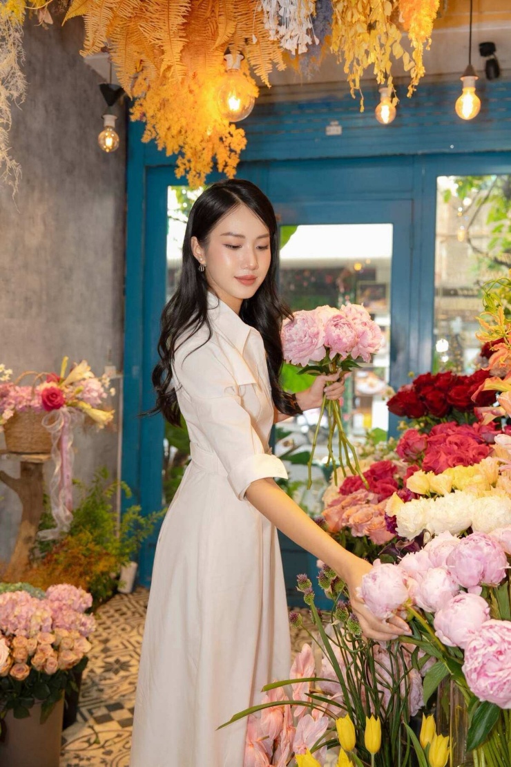 Gu mặc 'tiểu thư mong manh' của bạn gái thiếu gia Sơn Kim - 2