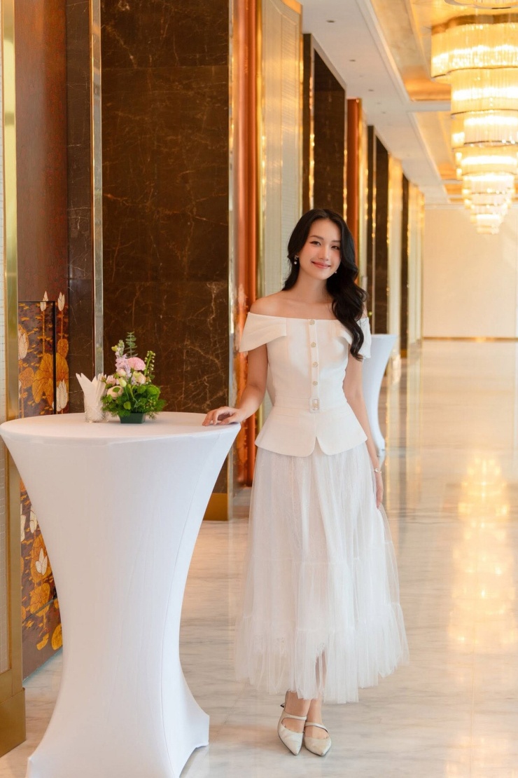 Gu mặc 'tiểu thư mong manh' của bạn gái thiếu gia Sơn Kim - 7