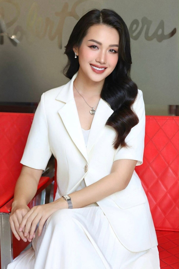 Gu mặc 'tiểu thư mong manh' của bạn gái thiếu gia Sơn Kim - 8
