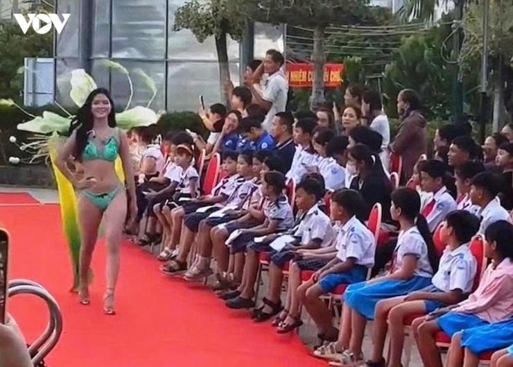 Ban tổ chức cuộc thi Hoa hậu Du lịch bản sắc Việt Nam 2026 đã có thư xin lỗi liên quan đến việc thí sinh biểu diễn áo tắm trước mặt nhiều học sinh nhỏ tuổi.
