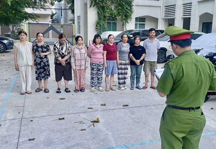 Nhóm đối tượng tại cơ quan công an. Ảnh: Công an TP Đà Nẵng