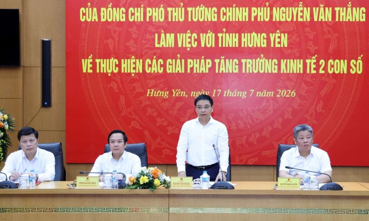Phó Thủ tướng Nguyễn Văn Thắng làm việc với tỉnh Hưng Yên hôm 17/7. (Ảnh: VGP)