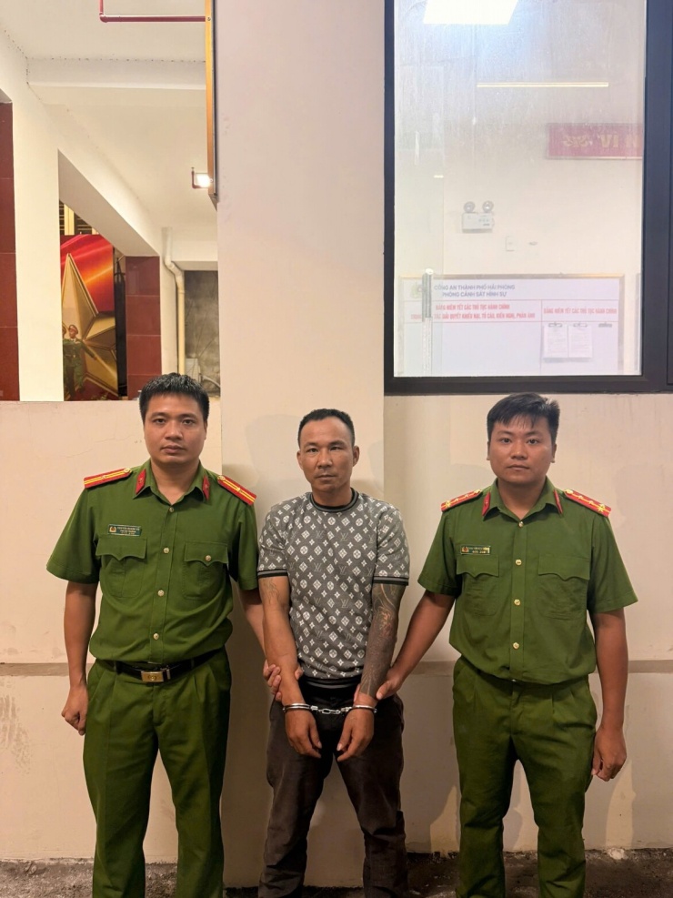Nghi phạm bị lực lượng Công an bắt giữ. (Ảnh: Công an Hải Phòng)