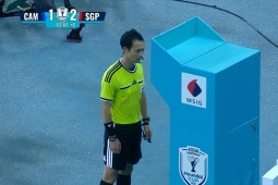 Màn xem VAR kéo dài 7 phút ở AFF Cup: Campuchia và Singapore cùng "nín thở"