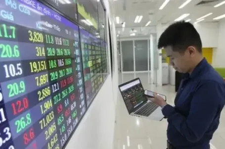 Diễn biến nóng cổ phiếu PNJ: Kỷ lục hơn 41,3 triệu đơn vị sang tay nhưng vẫn chưa thoát giá sàn