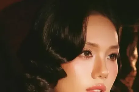 Sóng gió bủa vây  ' Hoàng hậu cuối cùng ' 