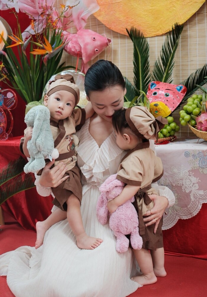 Phương Oanh cố gắng mạnh mẽ để chăm lo tốt 2 con.&nbsp;