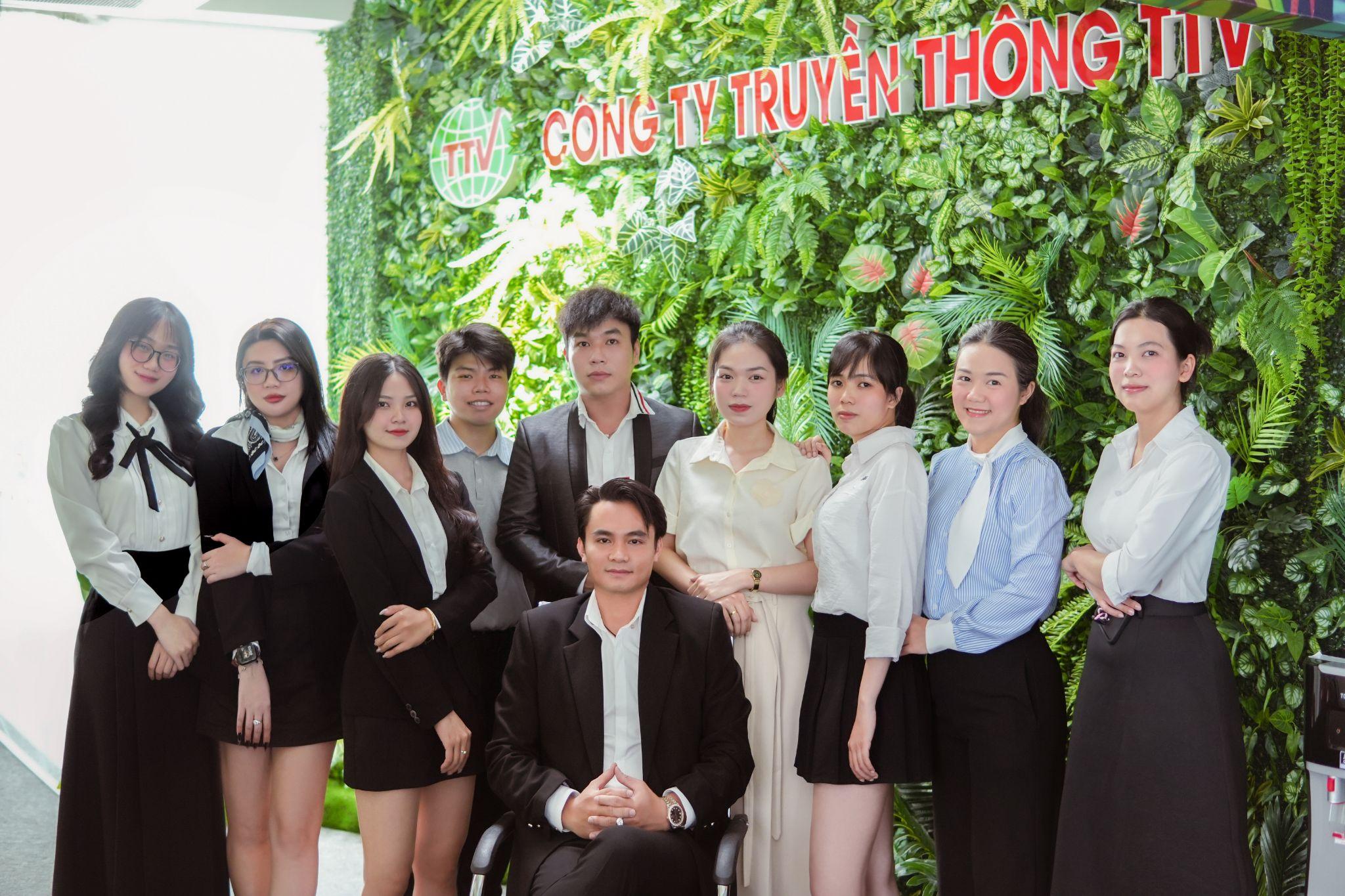 Đội ngũ nhân viên và tập thể TTV Group.