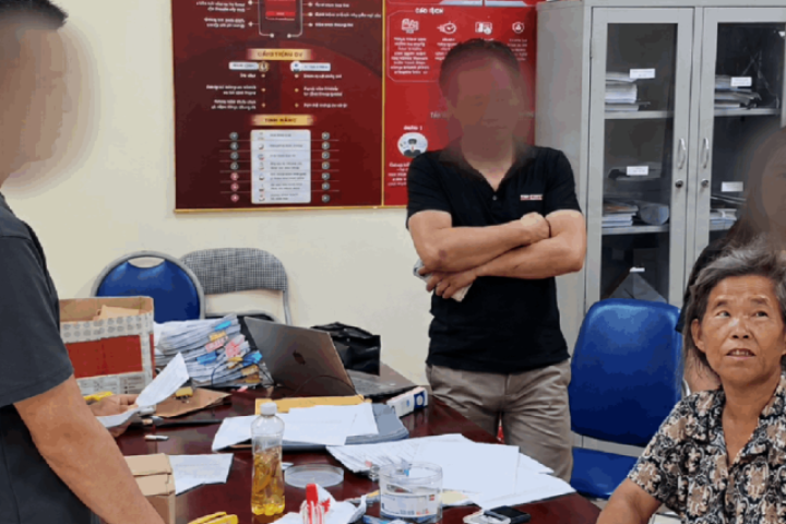 Hai phụ nữ bị khởi tố sau khi công an test nhanh ma túy