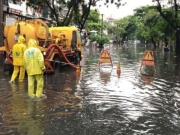 Mưa lớn rạng sáng ở Hà Nội, xuất hiện nhiều điểm "dềnh nước"