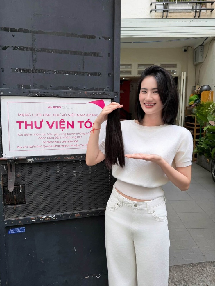 Ảnh sao 25/7: Phương Oanh trẹo lưng vì bế con - 1