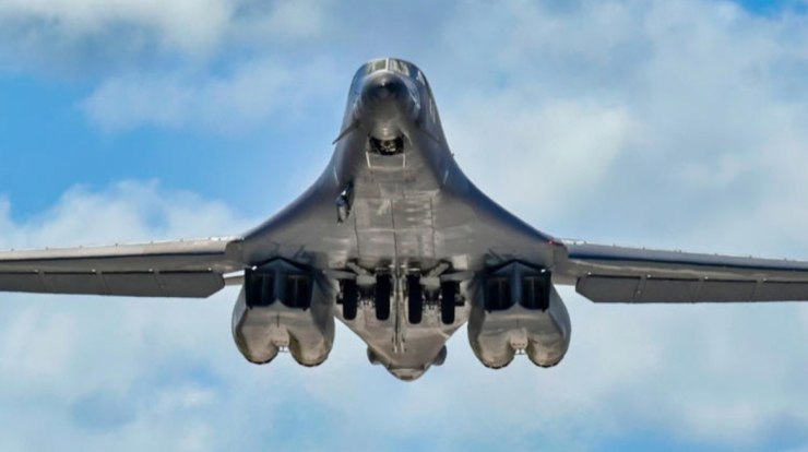 Mỹ điều oanh tạc cơ B-1B đánh Iran, hé lộ nghịch lý trên chiến trường - 1