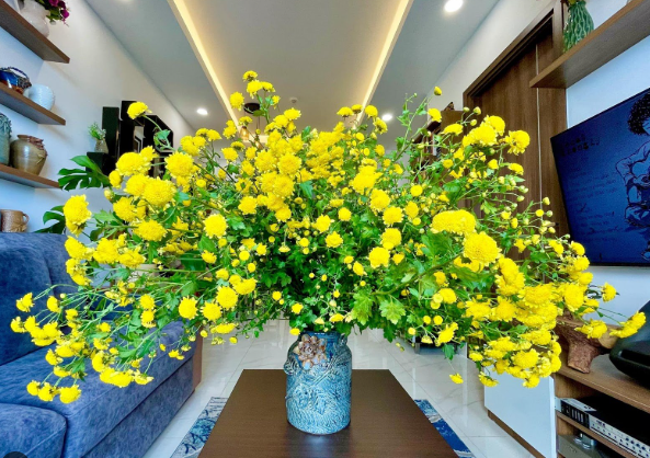 Việc bài trí bình hoa đúng phương vị không chỉ làm đẹp không gian mà còn mang lại nguồn năng lượng tích cực cho gia chủ.