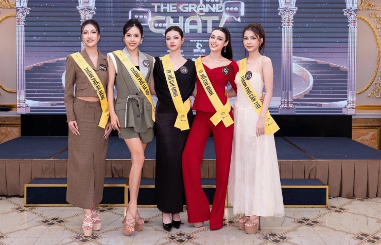 MC xướng tên Kiều Anh thắng hạng mục.