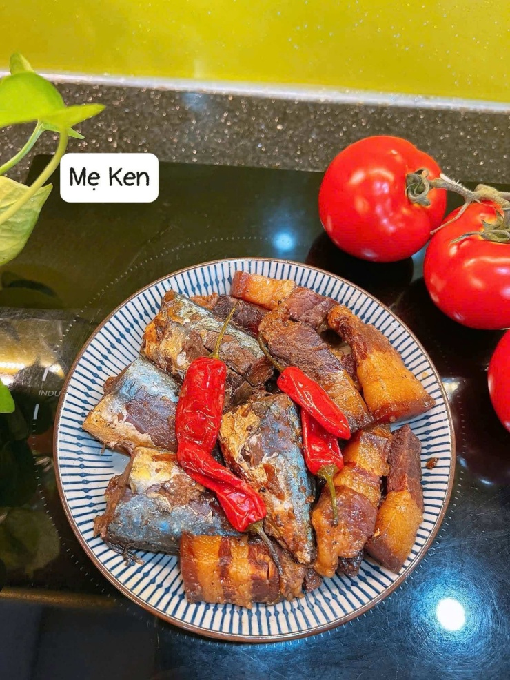 Cách kho cá nục: Cá không rán nên kho xong sẽ mềm béo hơn