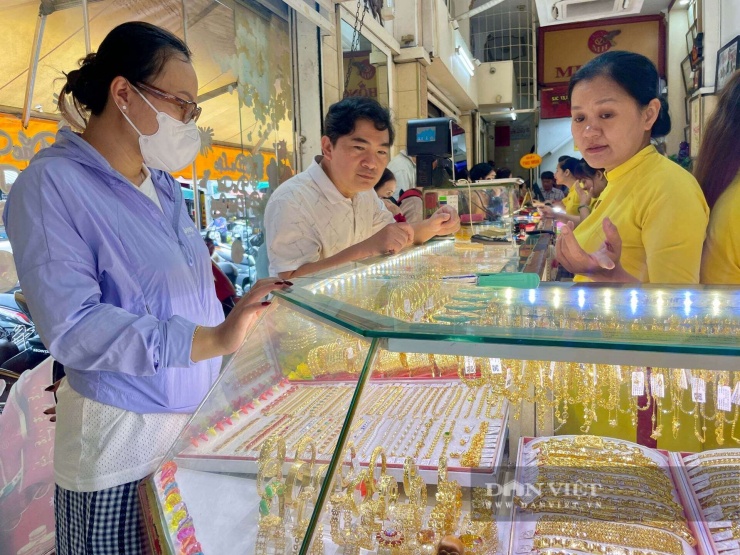 Vàng nữ trang tại Mi Hồng. Ảnh: Hồng Phúc