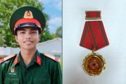 Truy tặng Huân chương Dũng cảm cho chiến sĩ hy sinh khi cứu hai người dân