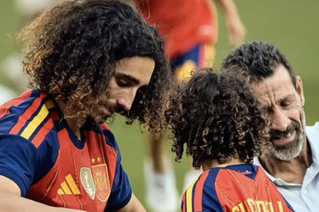 Tình phụ tử mái tóc dài của cầu thủ Cucurella