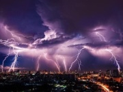 Hà Nội, Ninh Bình, Hưng Yên hứng chịu hàng trăm cú sét đánh