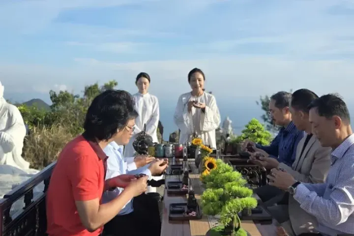 Mở tour nơi tỷ phú Bill Gates thưởng trà: Vì sao chỉ đón 6 khách?