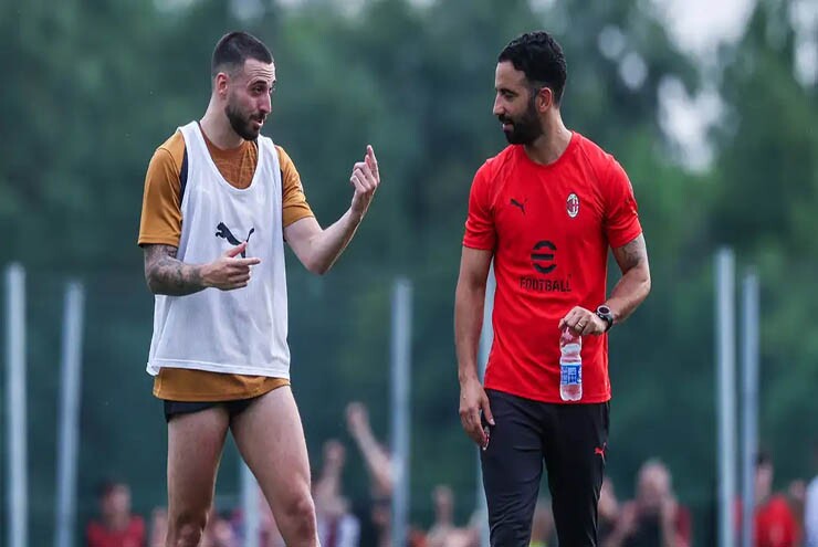 HLV Amorim vừa ra mắt ở Milan đã gặp núi khó khăn, thừa nhận dàn sao "chậm hiểu"