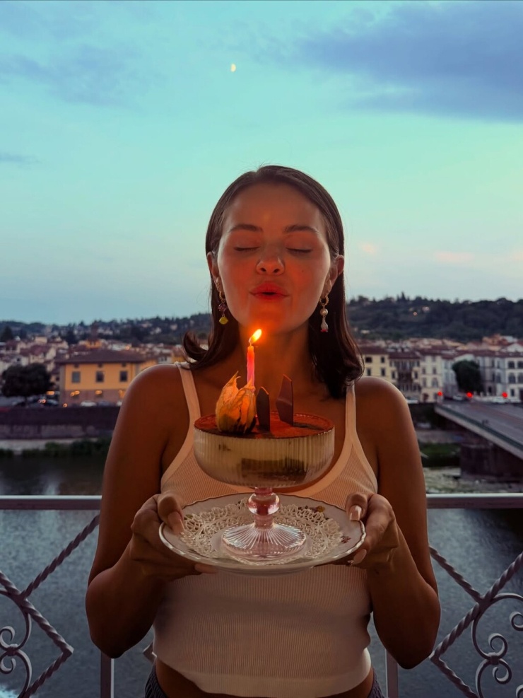 Selena Gomez khoe dáng trong kỳ nghỉ mừng sinh nhật - 6
