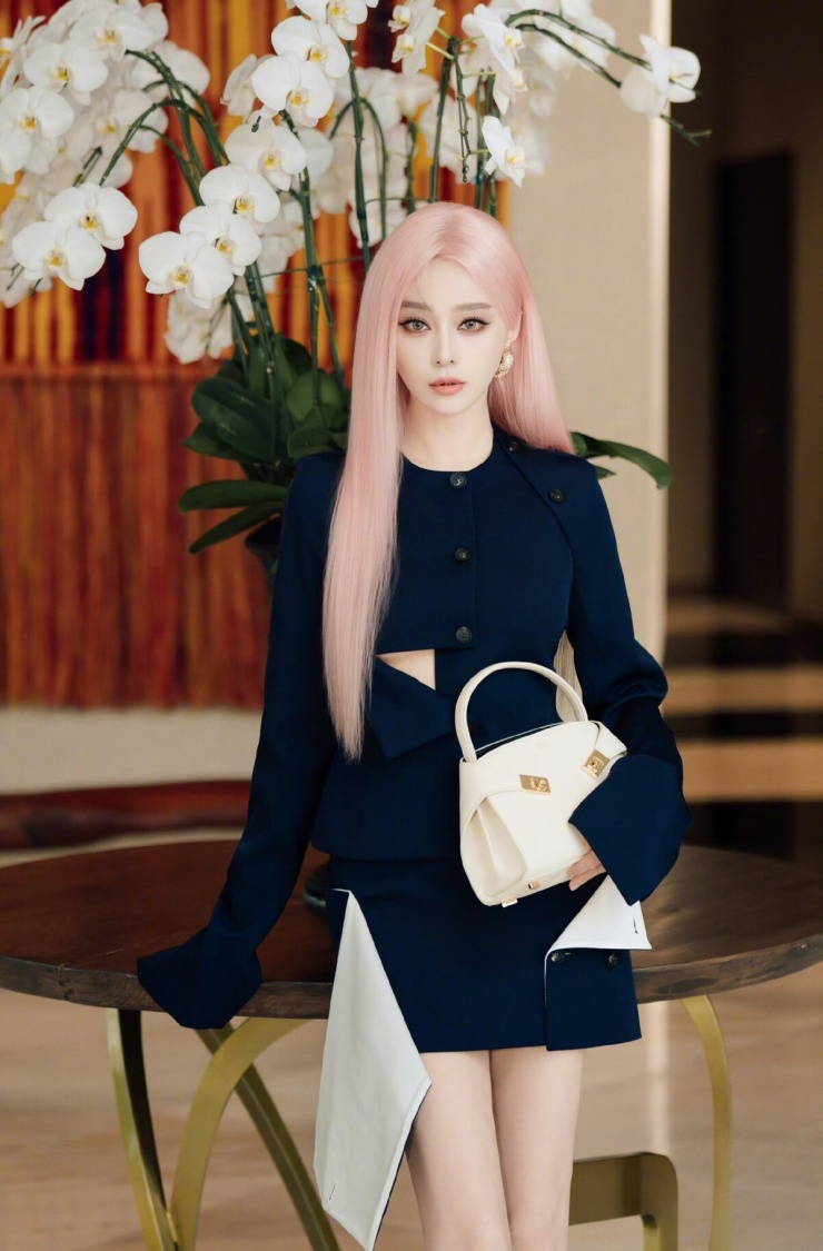 Phạm Băng Băng 'như búp bê' với tóc hồng - 3