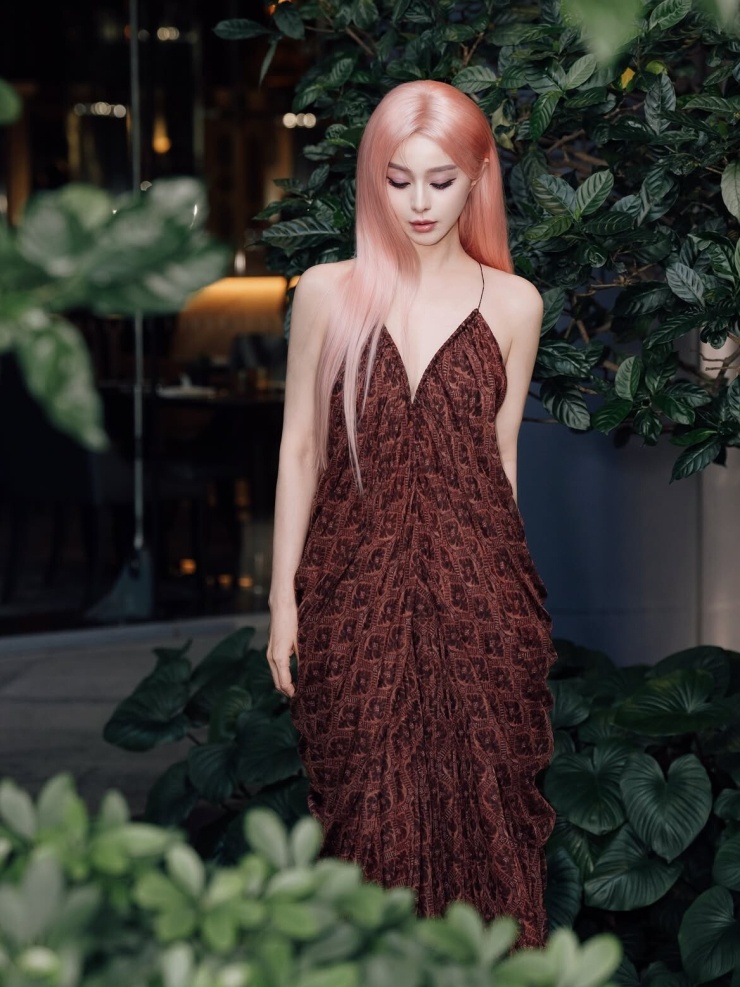 Phạm Băng Băng 'như búp bê' với tóc hồng - 6