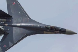 Khoảnh khắc tiêm kích Su-35 Nga truy đuổi UAV FP-1 Ukraine trên bầu trời Leningrad
