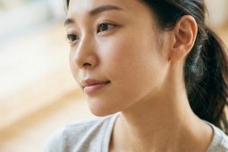 6 bài tập yoga mặt giúp làm săn chắc đường viền hàm