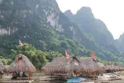 Mục sở thị bè tre du lịch sông Bôi xứ Mường